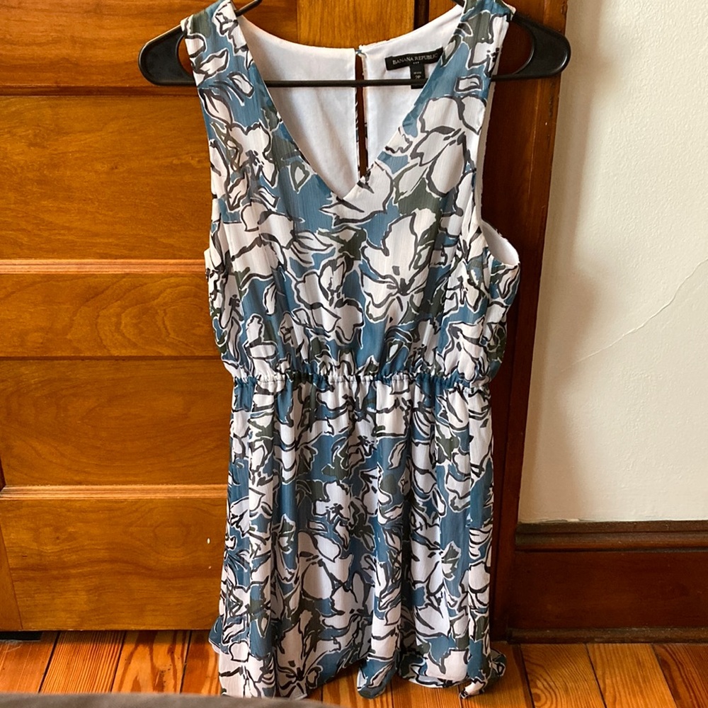 Banana republic float dress with comfy stretchy waist